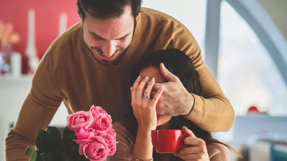 От рози до лалета: Какво символизират популярните цветя за Свети Валентин