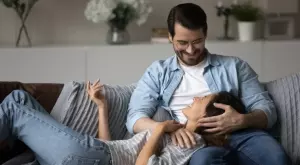 20 въпроса, които да зададете на партньора си вместо "Как мина денят ти?"