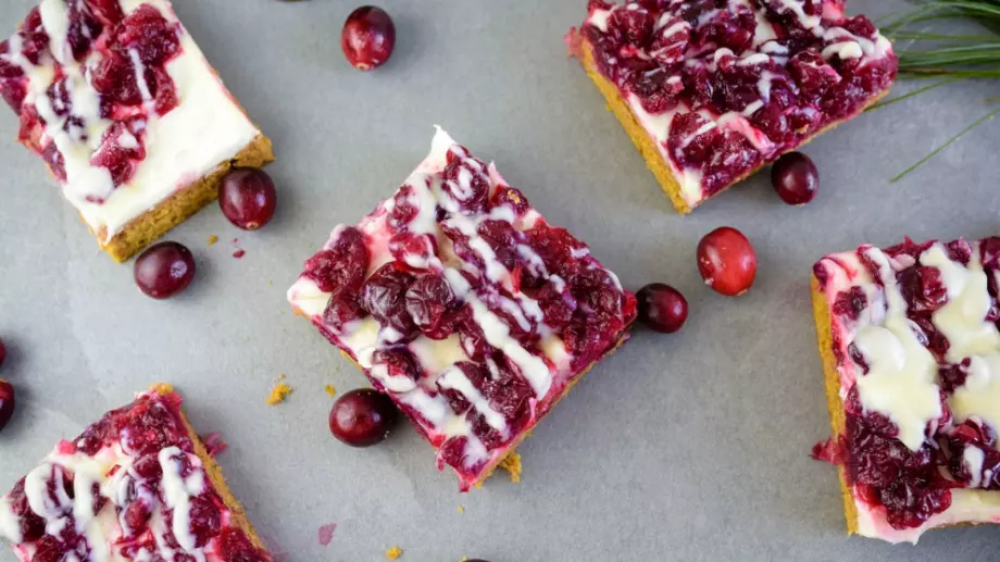 Кето чийзкейк със сладко от боровинки