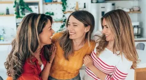 Женски виц за 24 ноември 2023: Французойка, японка и българка