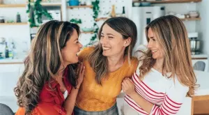 Женски виц за 2 януари 2024: Приятелки си говорят за Нова година