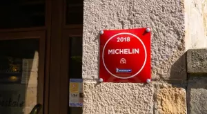 Откъде идват прочутите звезди "Мишлен" в ресторантите