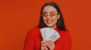 Тези 3 зодии ще спечелят голяма сума пари до края на декември 2023