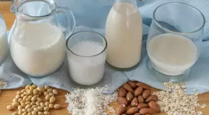 Овесено или бадемово мляко: Кое е по-полезно?