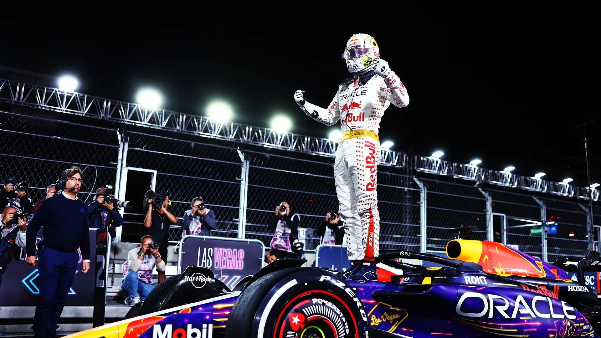 Верстапен няма спирка: Взе 18-та победа през сезона след триумф по улиците на Лас Вегас