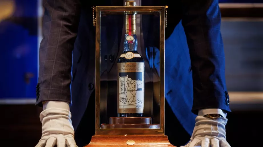 Продадоха за рекордна сума бутилка от най-търсеното уиски в света