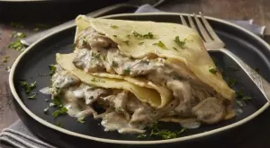 Сочни палачинки с пиле и гъби