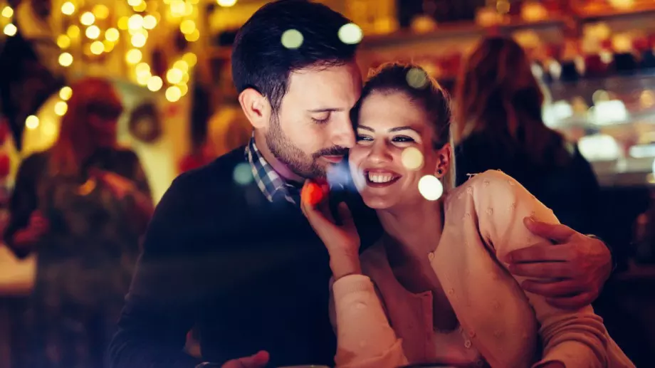 Това е най-романтичният ден на месец декември, ето какво ще донесе на всяка зодия