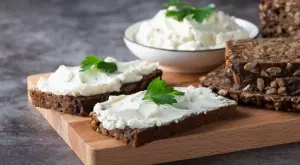 Само с 4 съставки: Жестоко домашно крема сирене