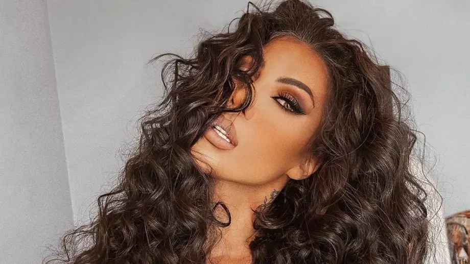 "Мис Силикон" стана любовница на Кирил Ефремов