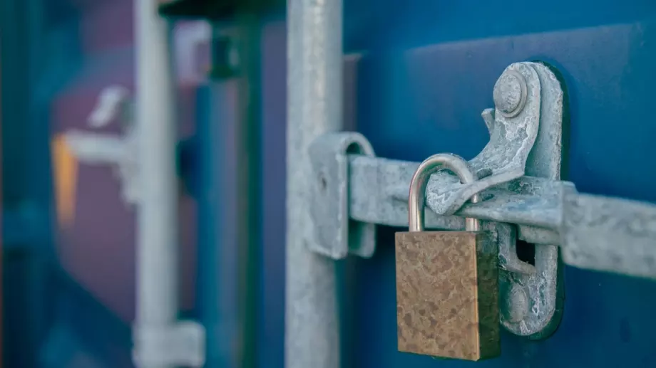 Cargo-partner стартира специален морски сервиз за превоз на групажни пратки с клас на опасност