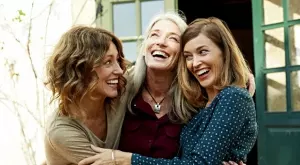 Женски виц за 12 февруари 2024: Три приятелки на кафе си говорят