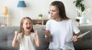 10 черти на нарцистичните майки, с които съсипват живота на децата си