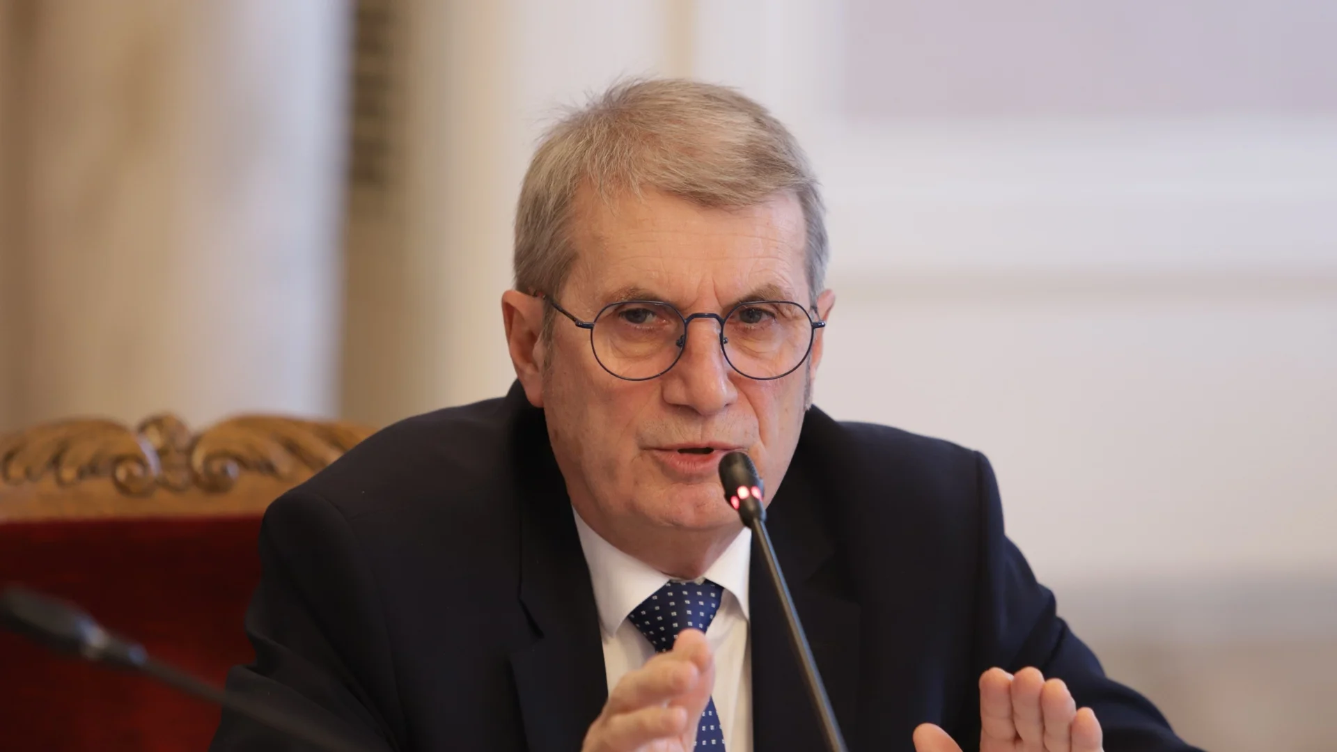 Здравният министър заговори за оставка, ако данните в доклада за "Пирогов" са измислени