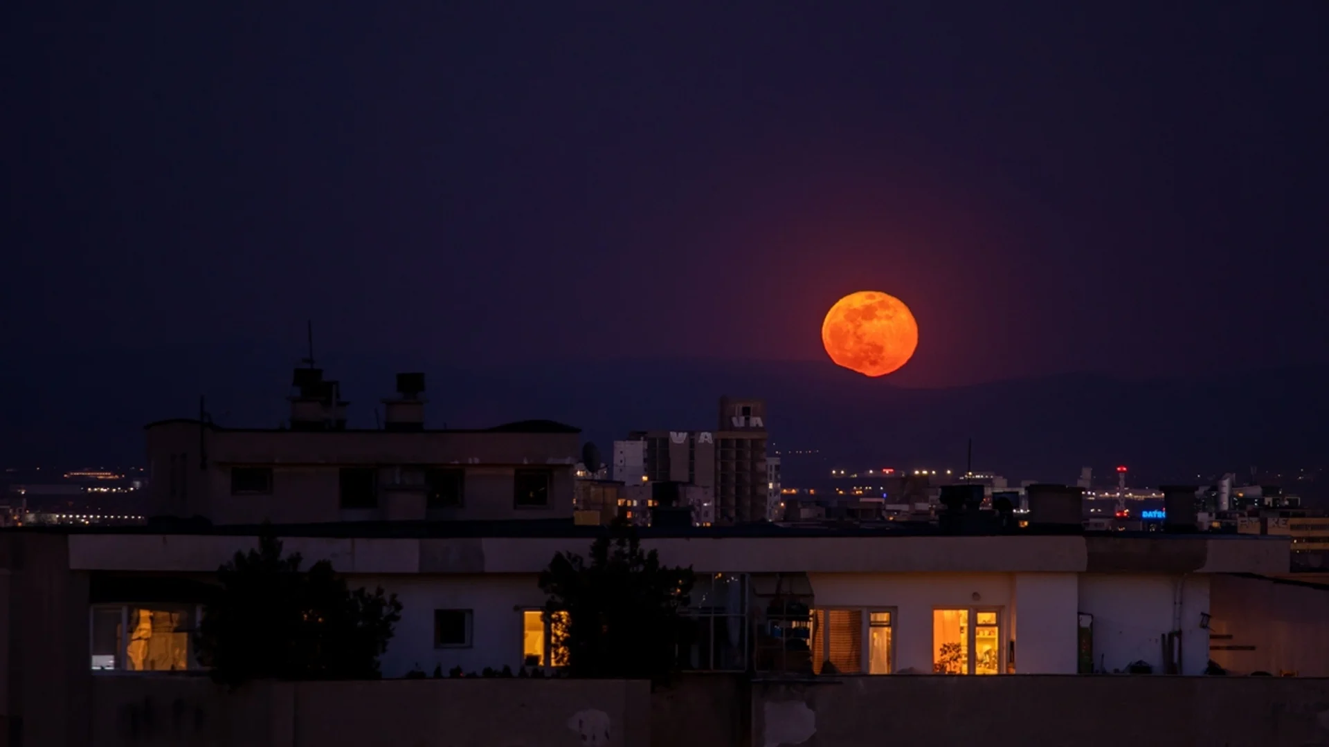 СЪВЕТ на Луната според нейната фаза - 8 декември 2023