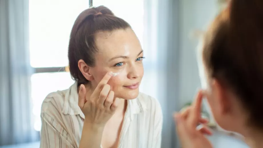 5 грешки, които може би допускате с крема за очи