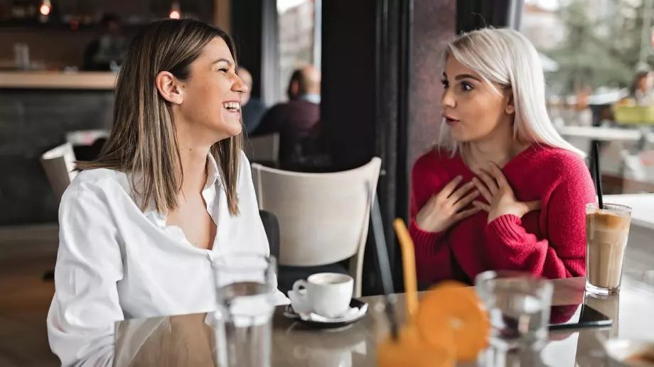 Виц на деня: Брюнетка към блондинка