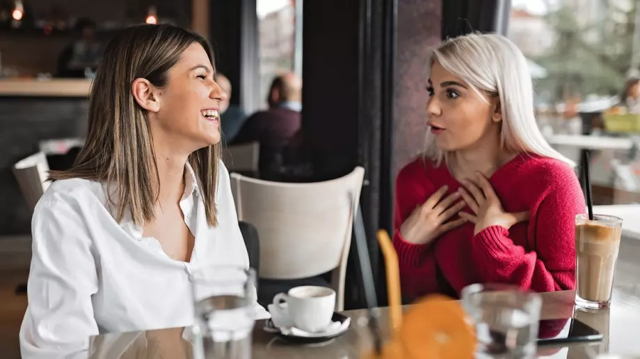 Женски виц за 28 декември 2023: Рускиня и българка си пишат