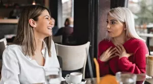 Женски виц за 1 януари 2024: Срещат се две блондинки