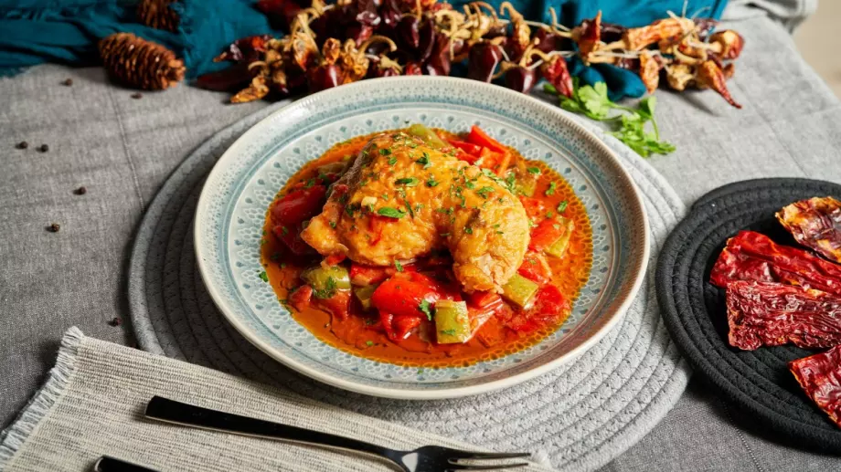 Какво ще ядем? Вкусна яхния с пиле от добруджанския край