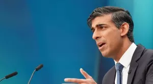 Лондон и Брюксел отлагат с три години митата за електромобили за Великобритания