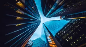 Съкращения и скромни бонуси се задават за банкерите в Европа през 2024 г.