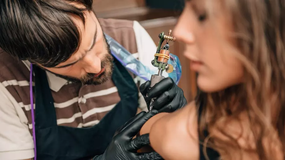 5 неща, които трябва да знаете, преди да си направите бяла татуировка