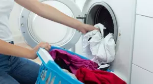 С този трик ще вадите дрехите от пералнята като изгладени