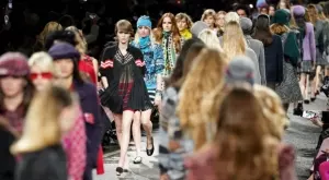 Chanel представи занаятчийската си колекция (СНИМКИ)