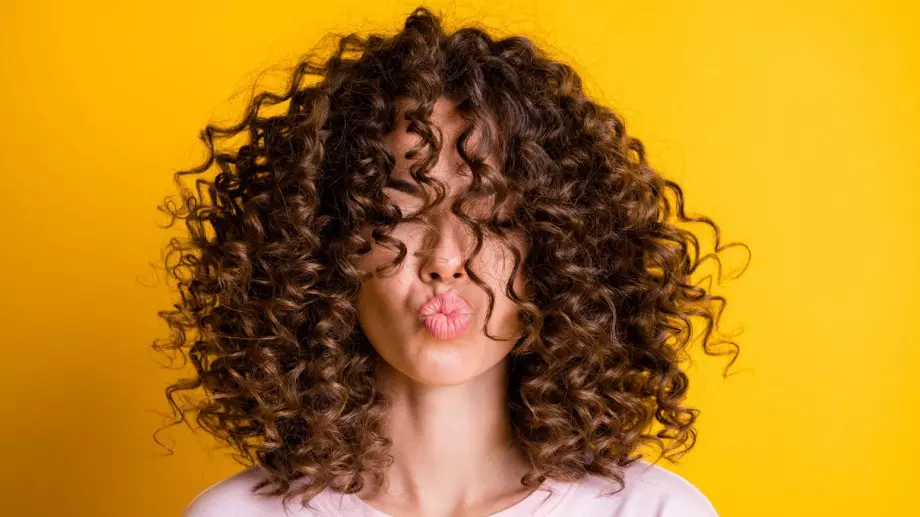 3 начина да накъдрите косата си с алуминиево фолио (ВИДЕО)