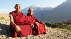 Ето как лесно тибетските монаси премахват болките в гърба (ВИДЕО) 