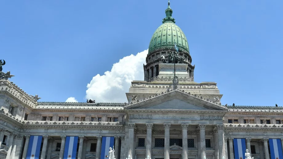 Аржентина продава дълг за 3,2 милиарда долара