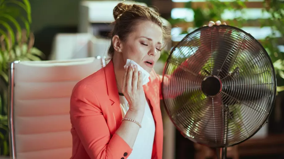 Проучване: Студената вода облекчава менопаузата