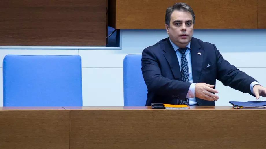 Асен Василев слива НАП и Агенция "Митници"