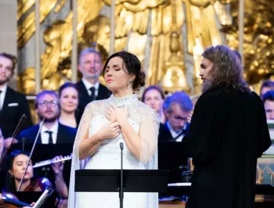 Соня Йончева представи концерта "Коледа във Версай"