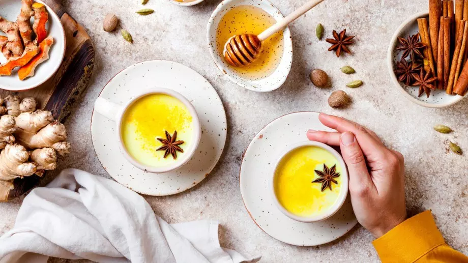 5 горещи напитки, които ще ви държат здрави през зимата