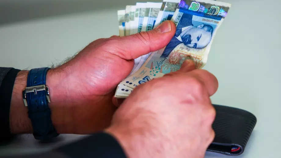 Тревожни новини: 84% от българите разчитат само на доходи от заплата или пенсия