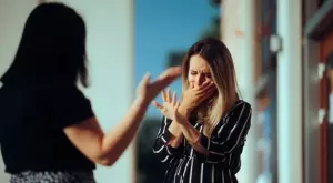 4 причини, поради които хората обичат да засрамват "лошите" родители