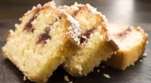 Страхотен десерт: Кекс с пияни вишни