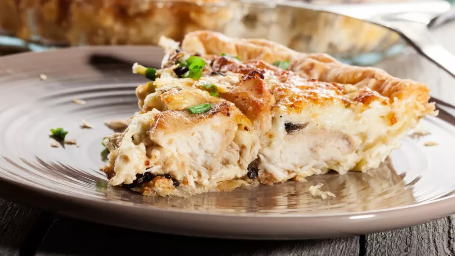 Много вкусен пай с пиле и картофи