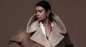 Вечна класика, която да имате: Палто тип кожух (СНИМКИ)