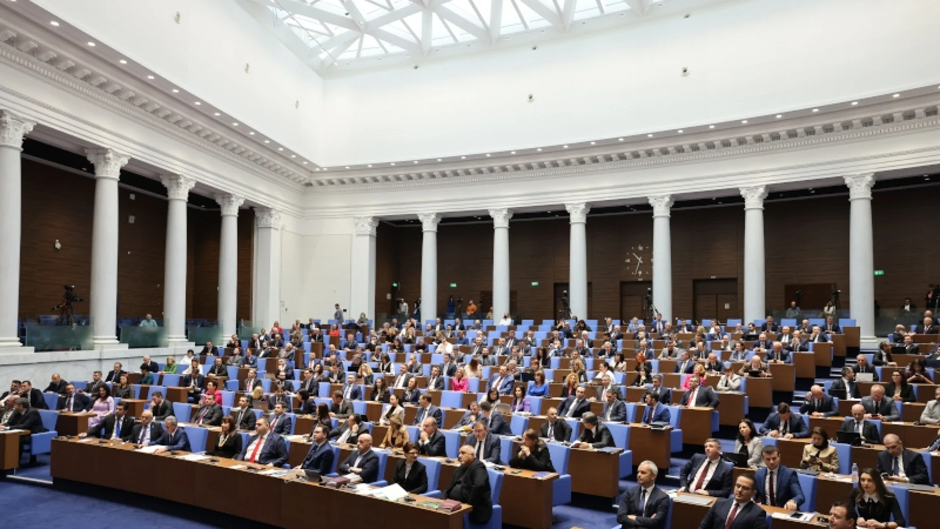 Парламентът гласува за оставката на Николай Денков и кабинета утре