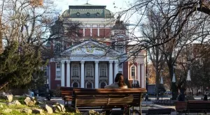 На 8 март всеки билет за Народния театър на цена от 8 лв.