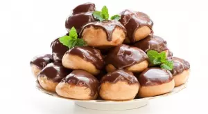 Страхотен десерт: Профитроли с крем от кестени и шоколад