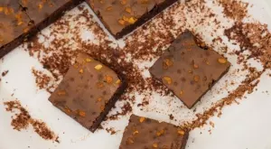 Без печене: Много вкусни чийзкейк барчета с шоколад