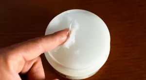 За през нощта: Съвети за красота с вазелин