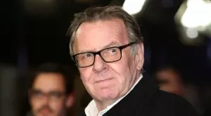 Почина актьорът Том Уилкинсън