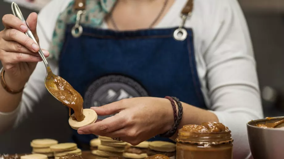 Много вкусни зимни карамелени бисквитки