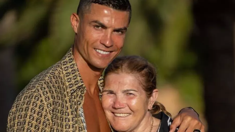Син мечта: Роналдо подари на майка си подарък за 100 000 евро (ВИДЕО)