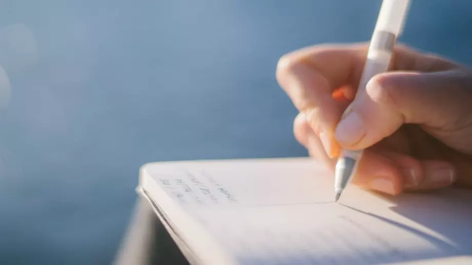 Предвид, на предвид или впредвид: Как се пише правилно?